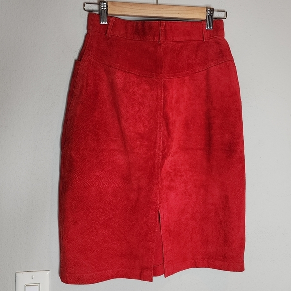 Evan Davies Leather Red Suede skirt. Vintage size 6. Runs small - Picture 13 of 16